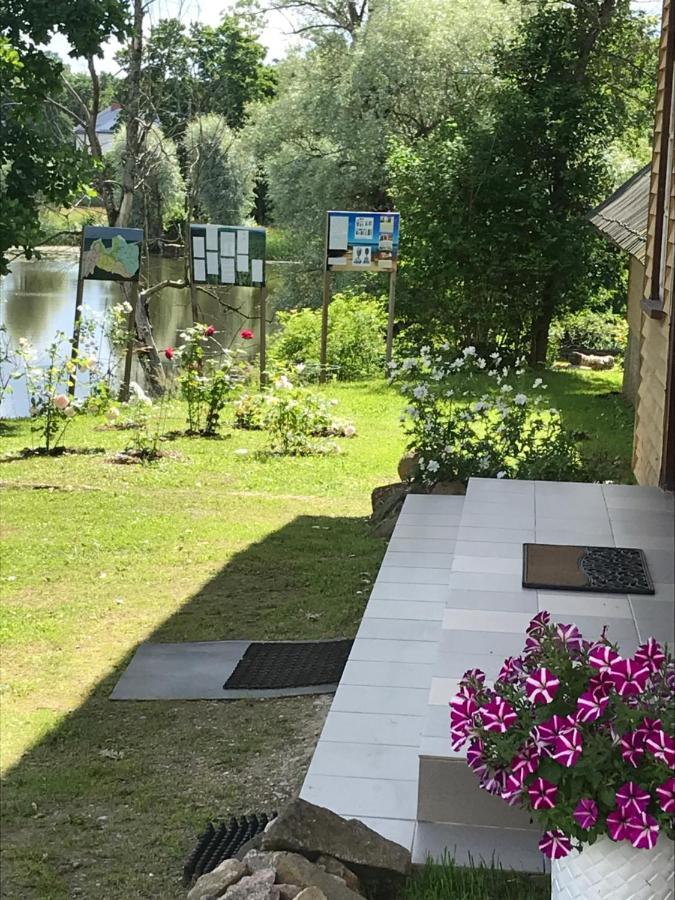 Viesu Nams Juras Sapni Hotel Dundaga Bagian luar foto
